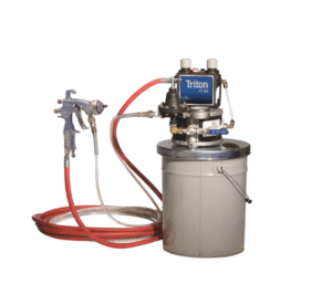 Ensemble de pulvérisation en aluminium Triton, montage sur seau, régulateur de 60 psi, alimentation par aspiration, tuyaux air et produit, pistolet AirPro HVLP, buse de 1,0 mm (0,040″) pour applications bois